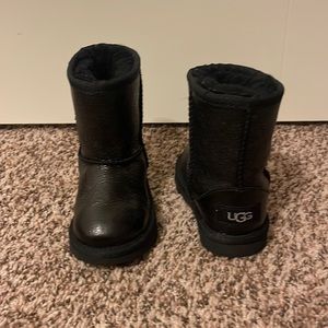 Size 7 black Uggs